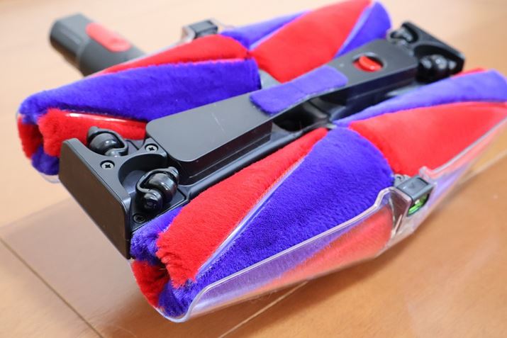 uVo[̋t]ɉAwbh4̃LX^[ɂ莩R݂ȃwbh̓\ɁBȂ݂ɁA~^uVo[̒[̃iCfނ̓wbh̊Oɂ͂ݏoĂ邽߁AǍۂłƑ|ł킯ł