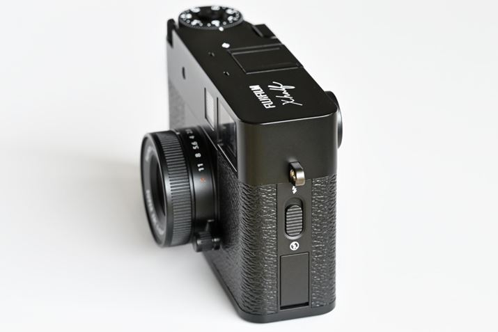 ʂɃtbṼIEIt؂ւXCb`𑕔B̉ɁAfW^óE[dpUSB Type-C[qzuĂ