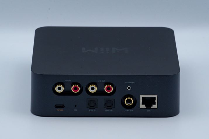 Aplɂ̓AiOƃfW^̉o͂pӂ܂BdUSB Type-C[qs^Cv