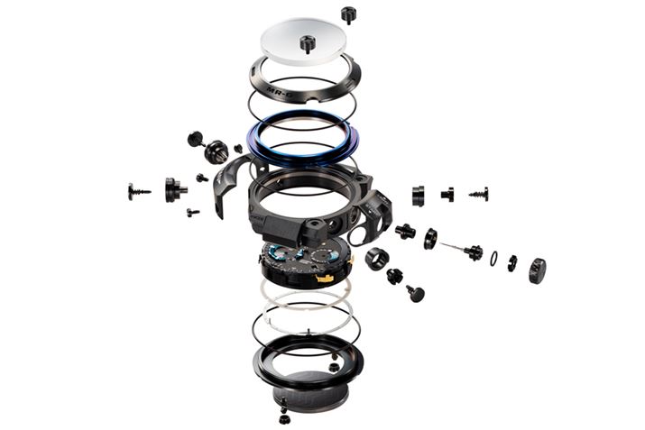 P[X70ȏ̃p[cőgݏグĂ