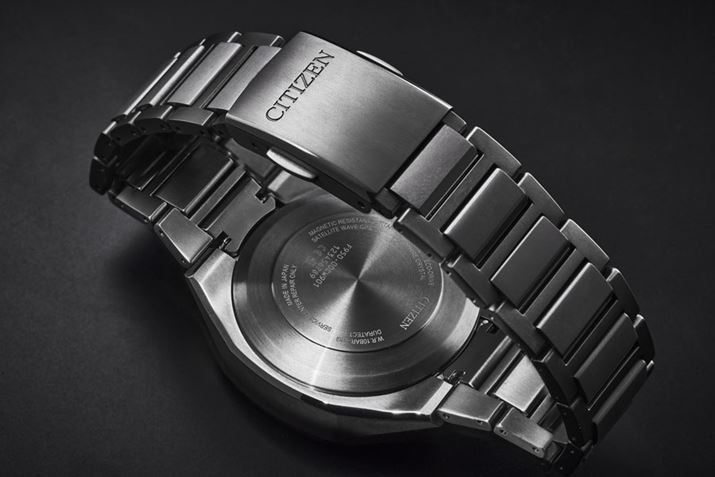 ߃{^ƁAoh3iKiő7mmjŊȒPɔłtBbgAWX^[̗p