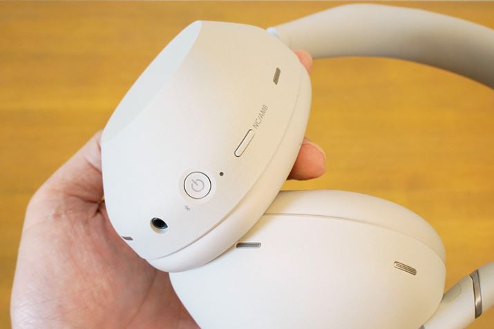 d{^͓ƗēځBق̃{^ƈقȂی`fUCɂȂĂAGŔʂ₷Ȃ̂|Cg