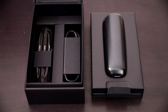 uv[EI[v{̂ɂ͏[dpUSB Type-CP[uƁAN[jOXeBbNtBȂ]fuv[X AhoXhvRpNgɂȂAt[d܂ł̎Ԃ90180ɉтĂ܂