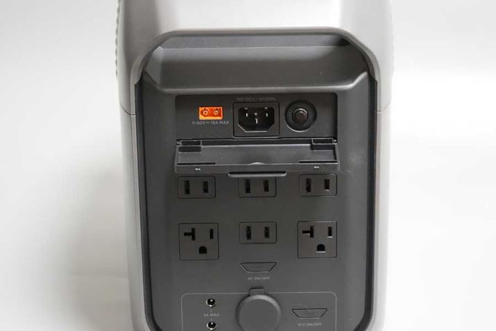 {̔wʂɂ́AACo̓|[g×6iő1,500WjDC o̓|[giő38WjȂǂ𓋍ځB㕔̃Jo[JƁAAC̓|[gDC̓|[gɂANZXł