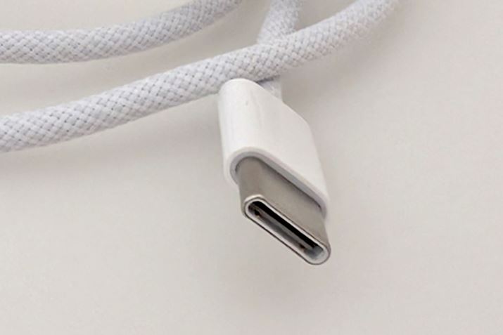 uiPhone 16evɓĂP[u̒[qUSB Type-C