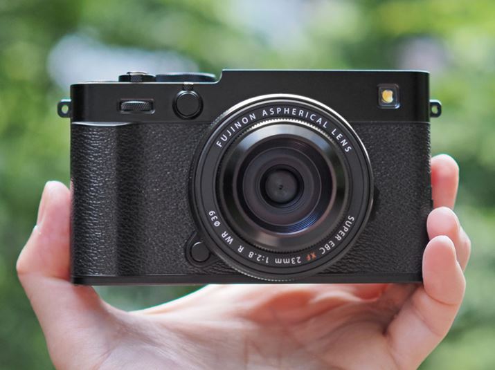 uX-E5ṽubNfɁA\̒Pœ_YuXF23mmF2.8 R WRv𑕒C[Witt[htԁjBuXF23mmF2.8 R WRv́A35mmZŏœ_35mm̉pƂȂ锖^pP[LY