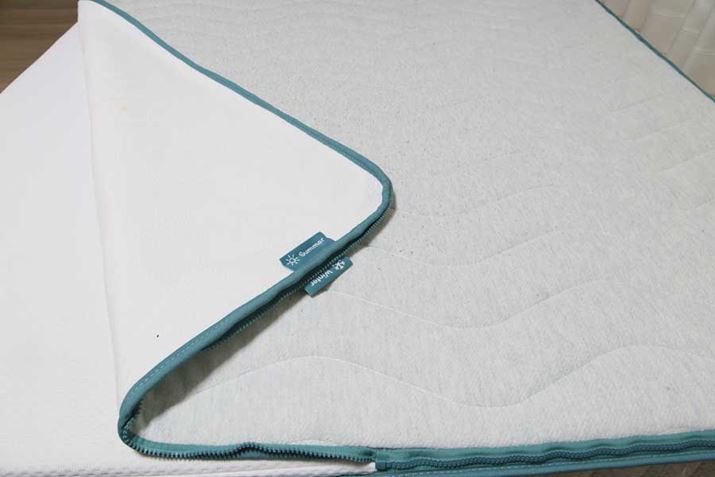 o[VuJo[̓Wbp[ŎO\BČ̂Ђ肵G̖ʂƁA~̒gӂ肵G̖ʂg