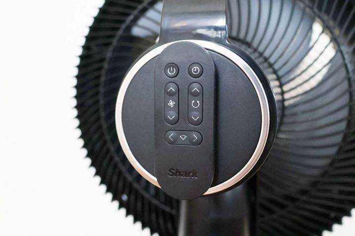 R̓VvȃfUCŁAIɑł܂BUݒ{^iEĵقɁAE18x݂Ŋpxł{^ijڂĂ̂j[N