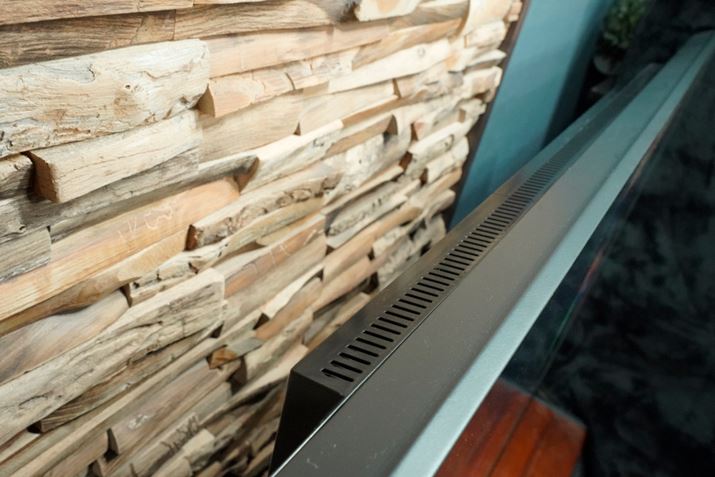 uU8Rv͖{̏㕔ɂXs[J[𓋍ڂĂ