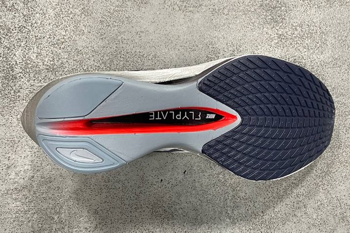 AEg\[O̓iCL`̃btp^[㕗ɃAWBɂ͔ނȂi͂ƈ萫񋟂uFlyplatevFł