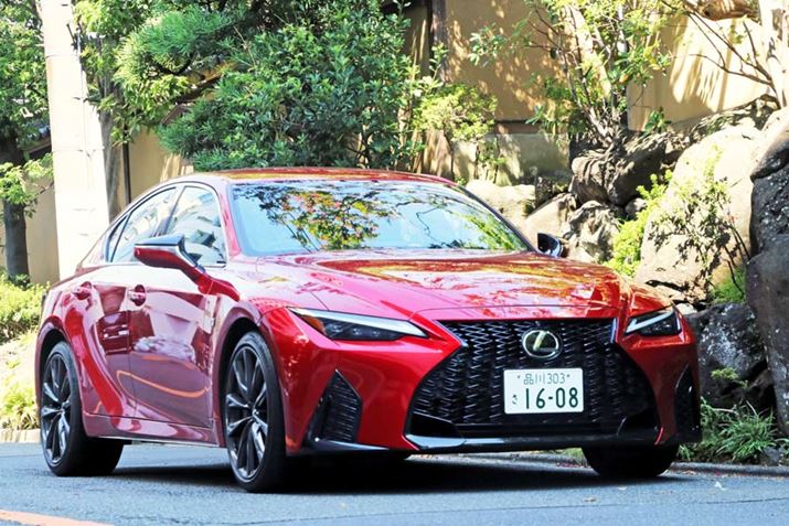 񎎏悵̂́AnCubh́uIS300h "version L"vA2L4^[{GWڂ́uIS300 "F SPORT"vA5L V8GWڂ́uIS500 "F SPORT Performance First Edition"v3ŁAꂼ1000kmO𑖍s