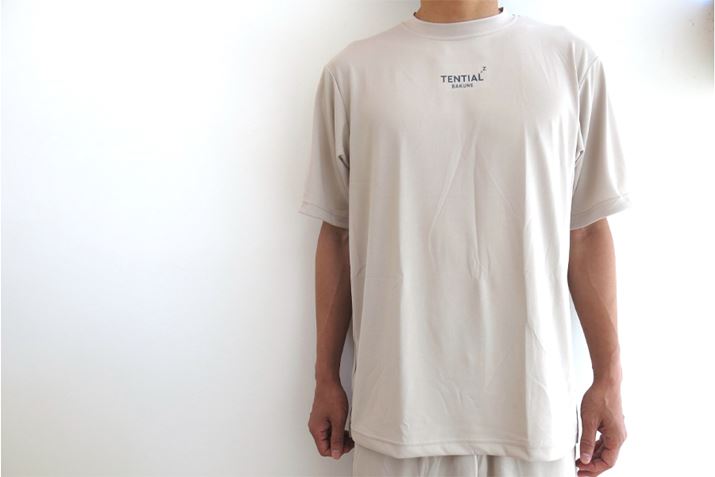 ʐ^̕Mҁi178cm/65kgjLTCY𒅗pBɂAfނ̂ς芴Ȃǂ͂ȂAX[YɐQԂ肪ł܂