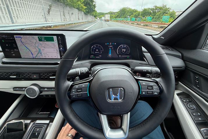 nYItɂ鑖s̗lqBȂ݂ɍAnYIt̎Be͈SɔzAp̋@ނgă[gŎBeĂ܂