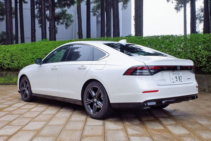 ue:HEV Honda SENSING 360{v̊OϏ̓́ApA~zC[ubNhA~[ȂǁBGNSSdgMV[NtBAei{̓ubNAʐ^̎ԗ̂悤Ƀ{fBJ[ɂĂ͓FɂȂ