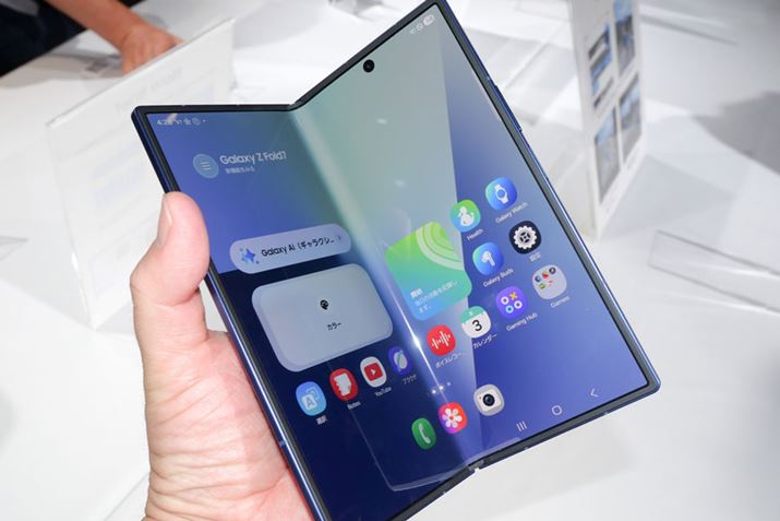 TXdq̐܂݃X}[gtHV@uGalaxy Z Fold7v́AԂŌ8.9mmƂٓIȔȂǑ啝Ȑi𐋂Aꂾɉi25~ȏƔɍz