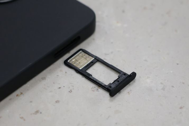 SIMg[microSDXC[J[hXbgĂ܂