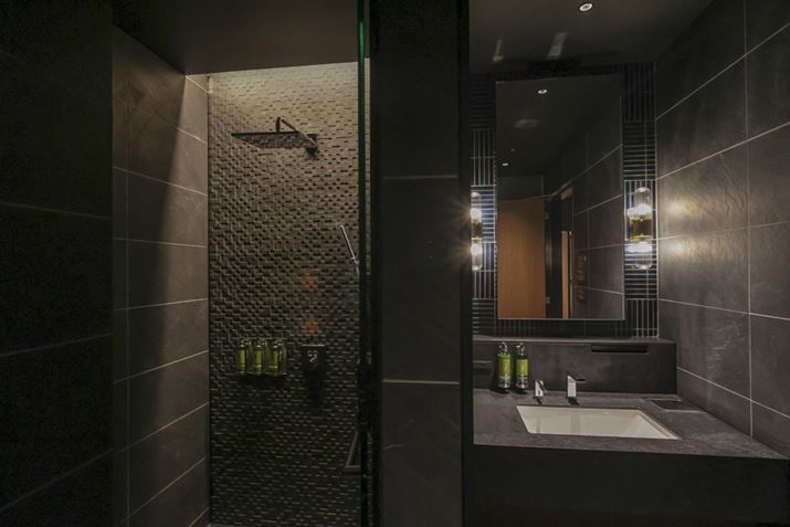 ʘbu[X́Aґzł̗pĂi摜1ځjBEWɂzeCNȃV[Xy[XŏoOɃtbV̂悳i摜2ځj