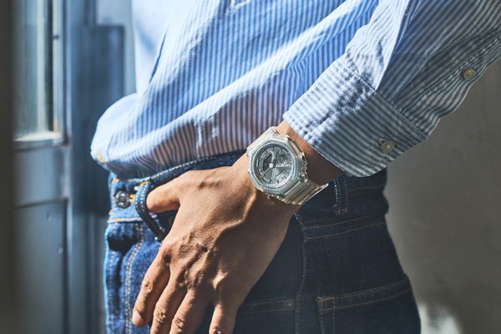 gXPgG-SHOCKhȂł͂̑u₩ȃC[WAu[̃XgCvVc̘rɈaȂȂ