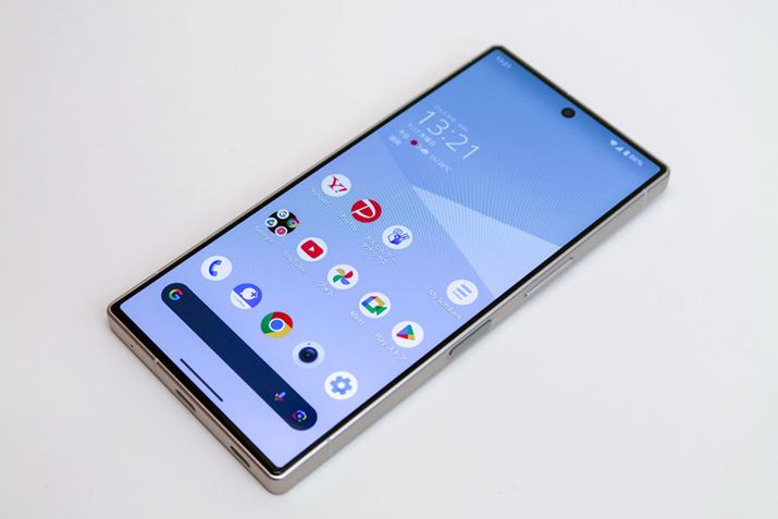 GbW̊p͗ƂAtbgł肵fUĆuAQUOS R10v