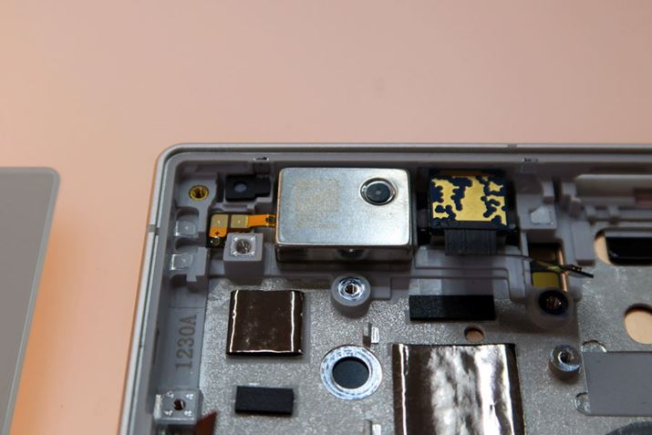 t^{bNXꂽ㕔̃Xs[J[B^ɂ邱Ƃŕǂ𔖂AeʂmۂĂ邻ł