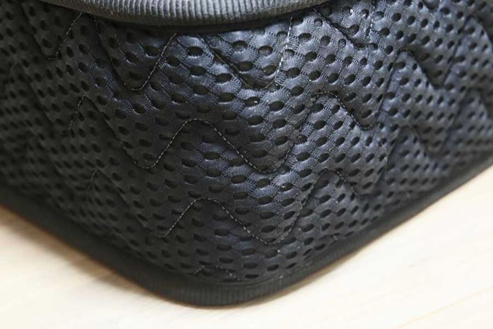 ʕŜɃbVH{ĂAʋCBʐ^͂đʕ̈ꕔʂA1ЂƂ̒ʋCE傫̂킩