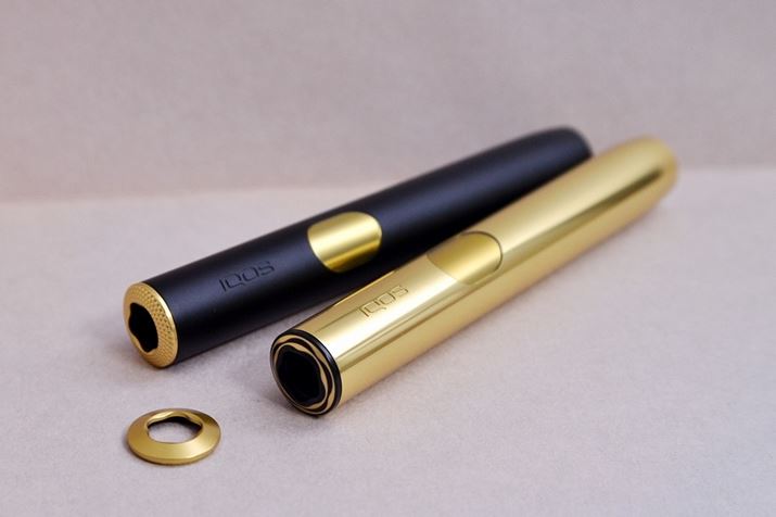 ꂼ̃z_[ɁAuOZbgṽO𑕒