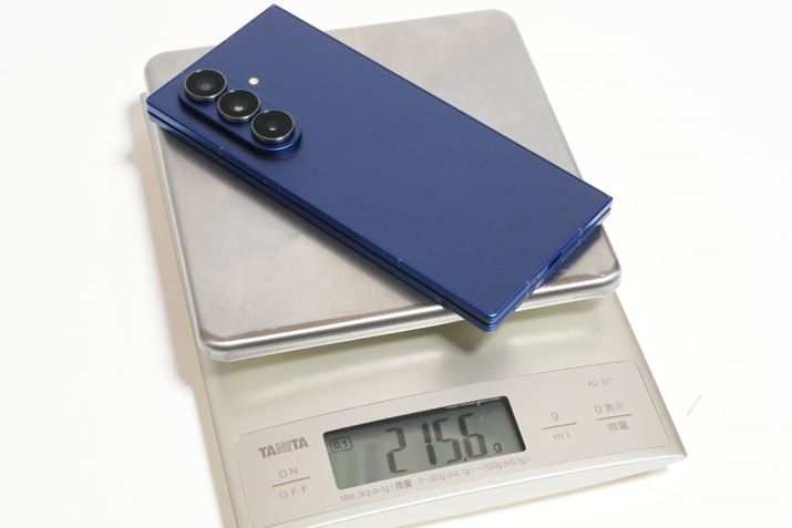 dʂ͎215.6gB@\D̃Xg[g^̃nCGhX}[gtHƔr΂ނy߂ȕނł