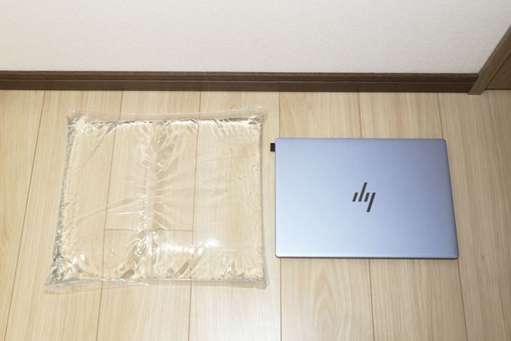 ̃pbN͂ЂƂ4.7Lƈl炵ɂ҂̗eʁBpbNȂ̂ňݏI珬ł̂܂܃S~