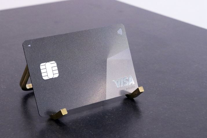 xTw̑uOZFJ[h Visa Infinitevs̔wiɂ肻