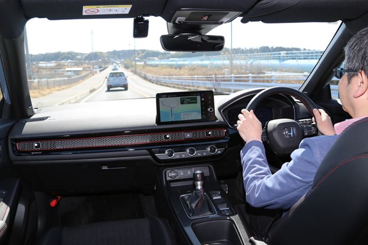 ^C̐ڒnサĂAR[i[O̎p炩ɂ悭A5cm_EԍƑ܂ĎvǂɃR[i[삯悤ɂȂĂ