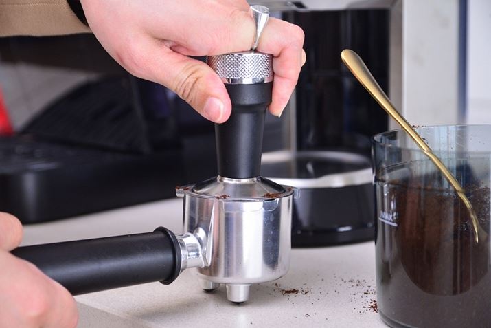 ʐ^͑А̐lCf̃tB^[z_[BAʂɒtĂ邽߁AłȂAϓɋl߂̂_ʂɃLY