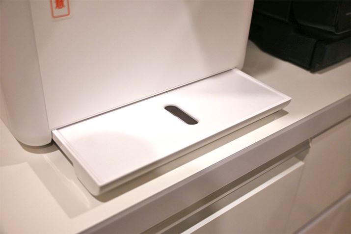 ̂قOς̓ƂẮAXCh̐󂯃gCĂāAgȂƂ͎[Ă邽ߌڂX}[gł