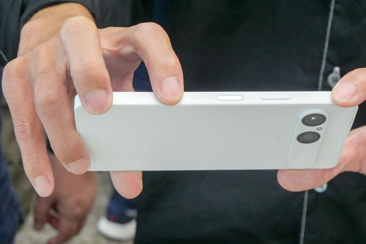 VɁuB{^vǉAuXperia 1vV[Ŷ悤Ƀ{^ŃVb^[؂邱Ƃł悤ɂȂ