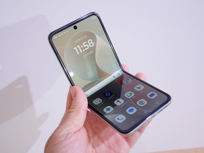 g[̐܂݃X}[gtHV@umotorola razr 60vBx[X̐\̂͏オĂ̂́An[hʂł̕ω͑Ƃ͂Ȃ