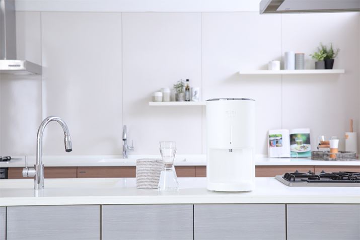 �{�̃T�C�Y��250�i���j×470�i�����j×295�i���s�jmm�A�d�ʂ͖�8.3kg