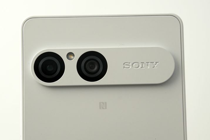 �uXperia 10 VII�v�͏]�����f������f�U�C������V���A�f���A���J�����͉����тɂȂ���