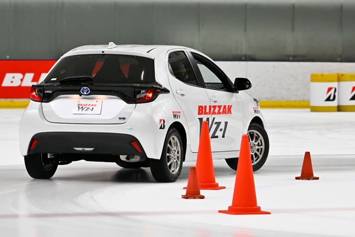 �uWZ-1�v�𑕒������g���^�u�����X�v