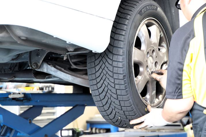 ���Ԃ̃����Z�f�X�E�x���c�uCLK200�R���v���b�T�[ �A�o���M�����h�v�Ɂu�V���N���E�F�U�[�v�𑕒����Ă���l�q