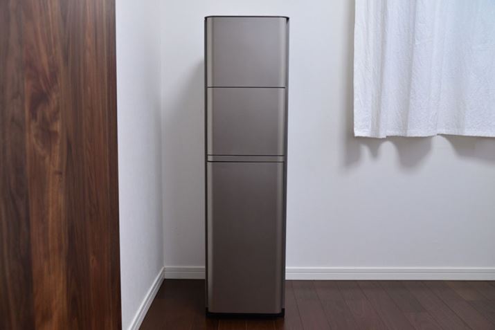 �uAURA Water Server�v�B�J���[�͑S4�F�ŁA�ʐ^�̓E�H�[���O���[���^���b�N�B�ق�3�F�́A�z���C�g�A�u���[�u���b�N�A�u���b�N