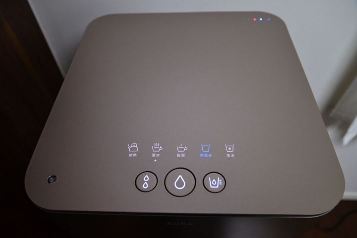 �f�t�H���g��Ԃł́A�퉷�����o��d�l�B������ECO�Z���T�[�A�E��ɂ�5�̃����v������A������UV�����v�AECO�����v�A���������v�A�␅�����v�AEMPTY�����v�BUV��ECO�ɂ��Ă͌�q���܂�