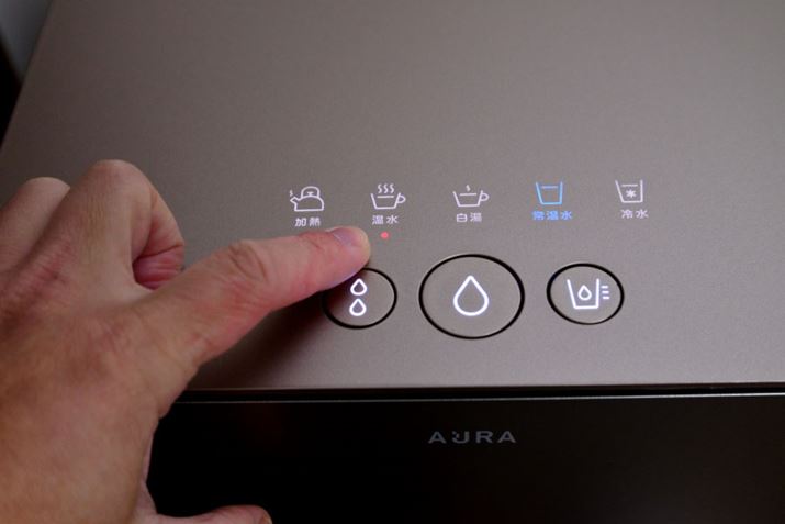 ���M���I���ƁA�����A�C�R�����̔��_�����ԂɁB�A�c�A�c�ł��邱�Ƃ�m�点�Ă���܂�