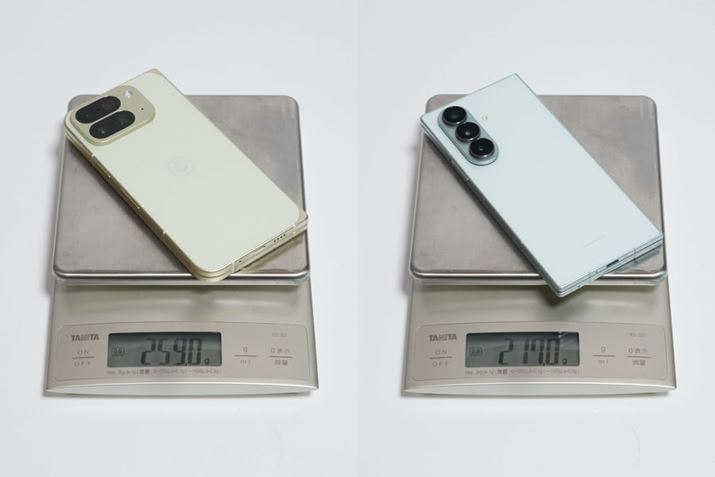 �����d�ʂ́uPixel 10 Pro Fold�v�i���j��259.0g�A�uGalaxy Z Fold7�v�i�E�j��217.0g�i�ǂ����SIM�J�[�h�𔲂�����ԂŌv���j