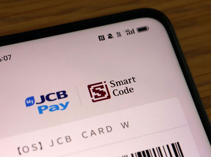 �uMyJCB Pay�v�́uMyJCB�A�v���v�ɓ��ڂ��ꂽ�R�[�h���σT�[�r�X�B���p���́uSmart Code�i�X�}�[�g�R�[�h�j�Łv�Ɠ`���Č��ς��܂�