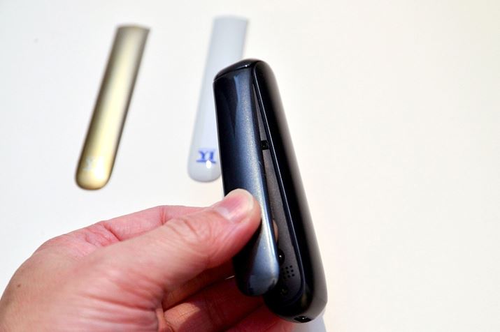 �u�v���[���E�I�[���v�̃t�����g�p�l���͒��E�\�B�ʐ^�̃��f���́A�ʔN�̔�����Ă���u�v���[���E�I�[�� ���W�F�b�g�u���b�N���v