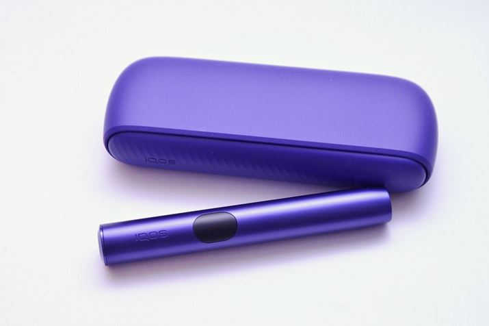 �^�b�`�X�N���[���́A�c���̂Ȃ������F��