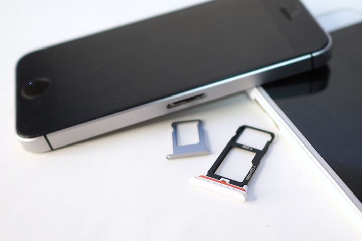 �P��SIM�𕡐��̃X�}�[�g�t�H���𕹗p����l�́A�����ւ��邾���Ŏg���镨��SIM���֗��ł�