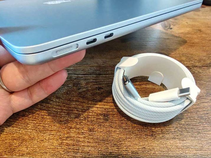 �u���^Air�v�́uMagSafe 3�v�[�d�|�[�g���̗p���Ă��܂�