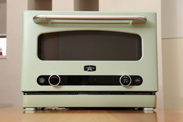 �{�̃T�C�Y�́A468�i���j×387�i���s�j×338�i�����jmm�B�T�C�Y���͈�ʓI�ȃI�[�u�������W�Ƃ��قǈႢ�͂Ȃ��̂ŁA�����ւ����ɐݒu�ꏊ�̐S�z������K�v�͂Ȃ�����