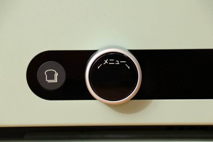 �{�̐��ʂ̍����ɂ́A��^�̃��j���[�_�C�����𓋍ڂ��Ă���A�������j���[�𒼊��I�ɑI���ł��܂��B�܂����̍��ɂ́u�g�[�X�g�L�[�v�𓋍ځB�����΂����Ƀg�[�X�g���j���[��I���ł��ĕ֗��ł�