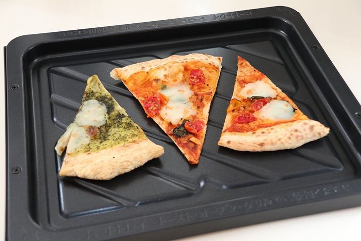 �[�т̎c��̃s�U�́A���̓��Ƀ����W�ŉ��߂�ƁA��͂肨�������������B�ł��u�g�[�X�g�v�@�\�ŏĂ��Ă݂�ƁA�s�U�{���̂����������߂�܂����I �Ȃ��A�u�q�[�g�g���C�v�ɂ́AL�T�C�Y�̃s�U3�؂����x�ɍڂ����܂�